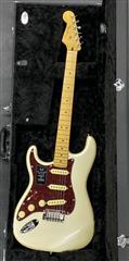 Fender Player Plus Stratocaster, Left-Handed, Maple Fingerboard, Olympic Pearl
